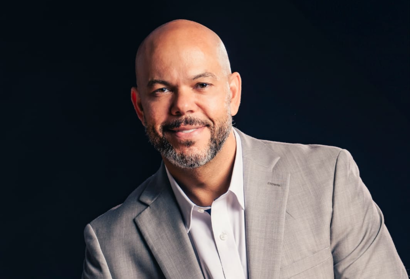 Lucio Santana lança novo livro “Remissão de Tempo” em evento para empreendedores em Alphaville