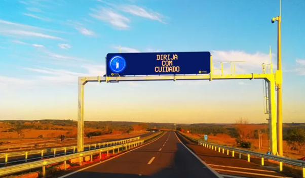 Painéis de Mensagens Variáveis (PMV)  instalados nas rodovias administradas pela concessionária Eixo SP reduziram em até 80% os acidentes com vítimas fatais