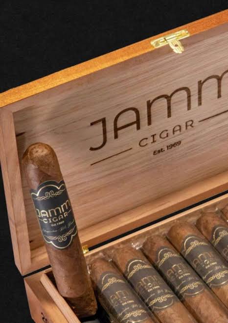 Marca brasileira JAMM CIGAR promove grandioso evento de lançamento em Balneário Camboriú