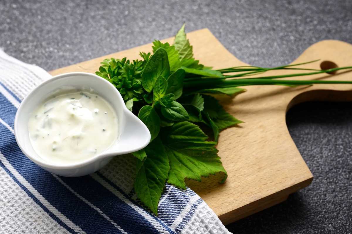 Como fazer molho branco simples para macarrão: cremosidade com poucos ingredientes