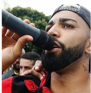 Gabigol agita festa no Rio ao cantar música do Flamengo: “Rolou aquela saudade?”