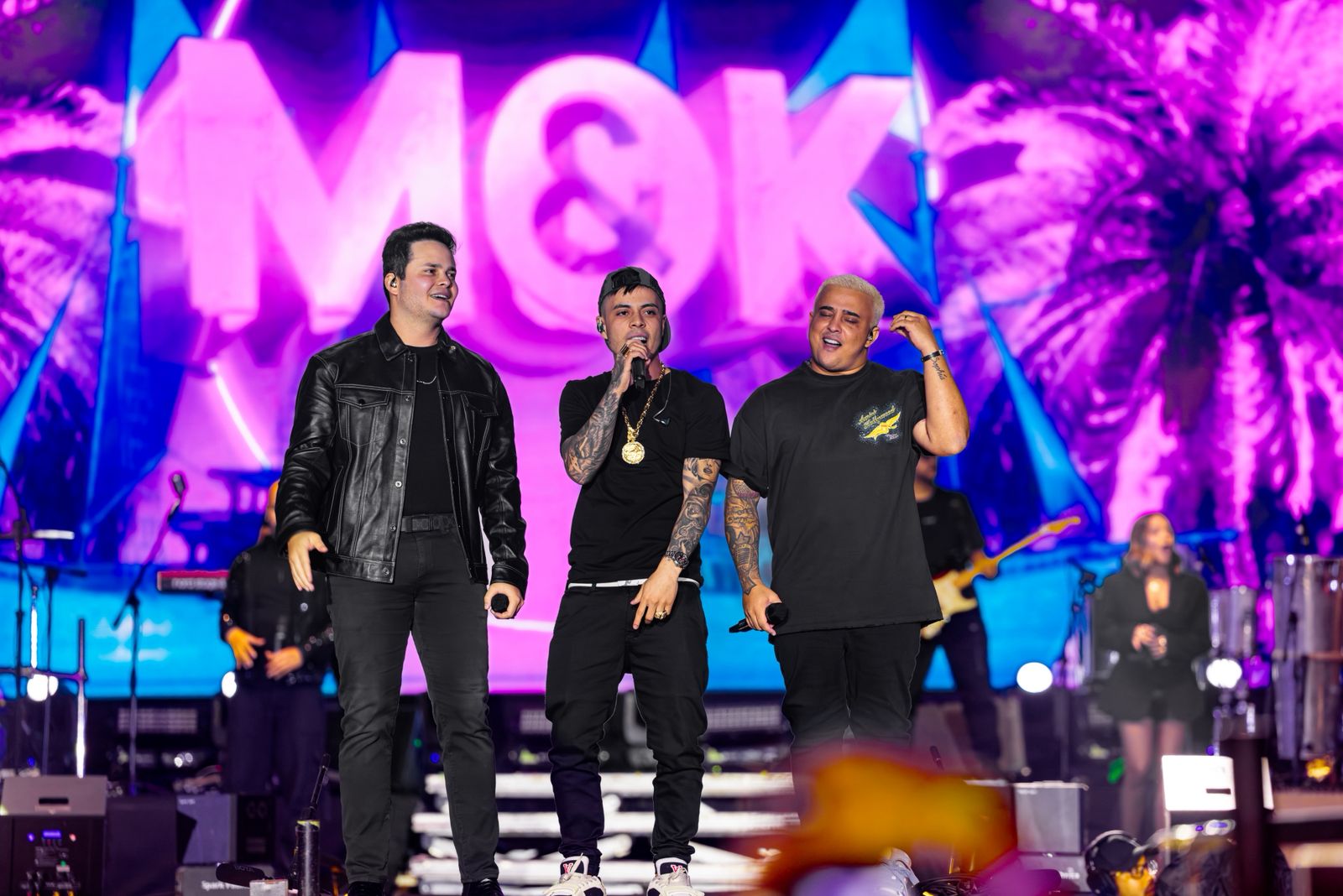Matheus & Kauan lançam nova versão de “A Nossa Praia” com participação especial de MC Tuto, gravada ao vivo na ExpoCrato 2025