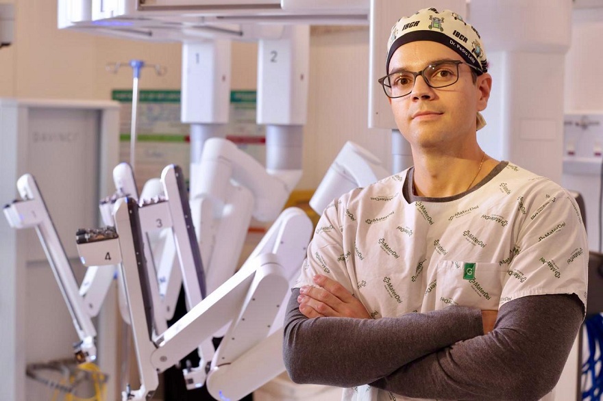 Cirurgia robótica para tratamento do câncer de pulmão reduz riscos e acelera recuperação