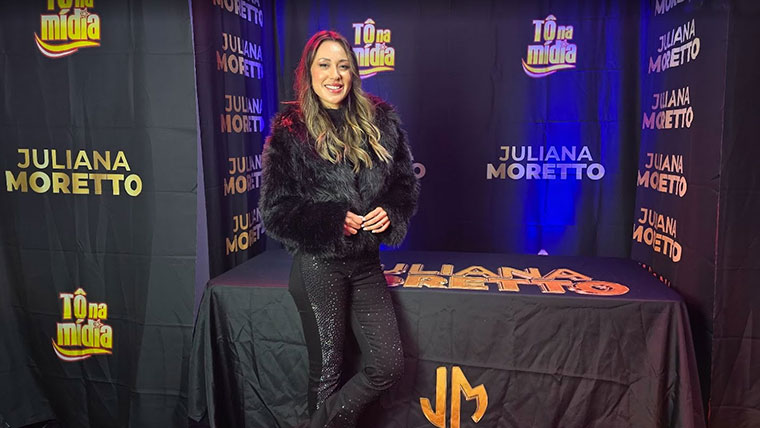 Juliana Moretto estreia estrutura da Tô Na Mídia, com gravação de clipe e podcast