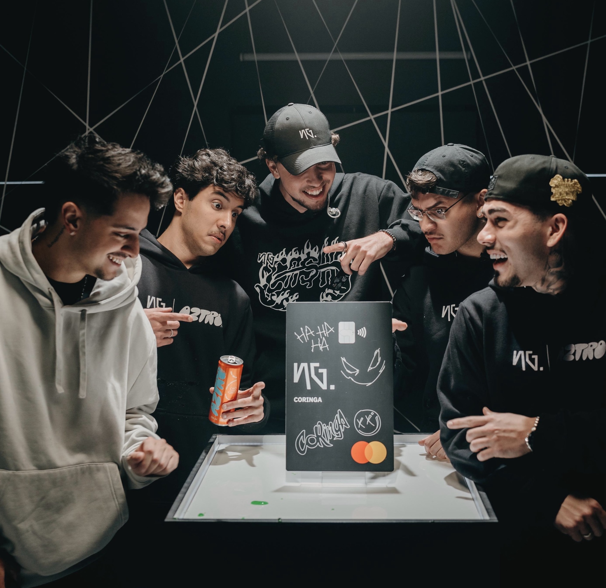 Coringa anuncia sociedade com NGCash em live com dinâmica especial