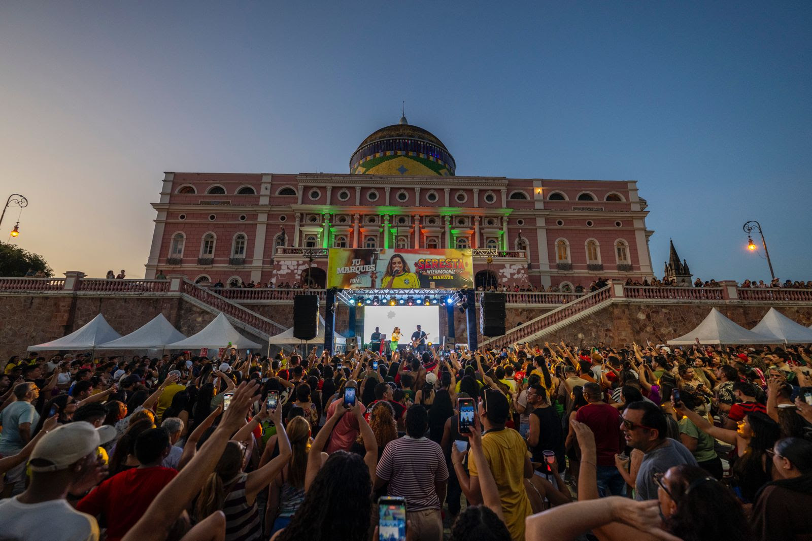 A voz do povo! Ju Marques arrasta 10 mil pessoas em show emocionante no coração de Manaus