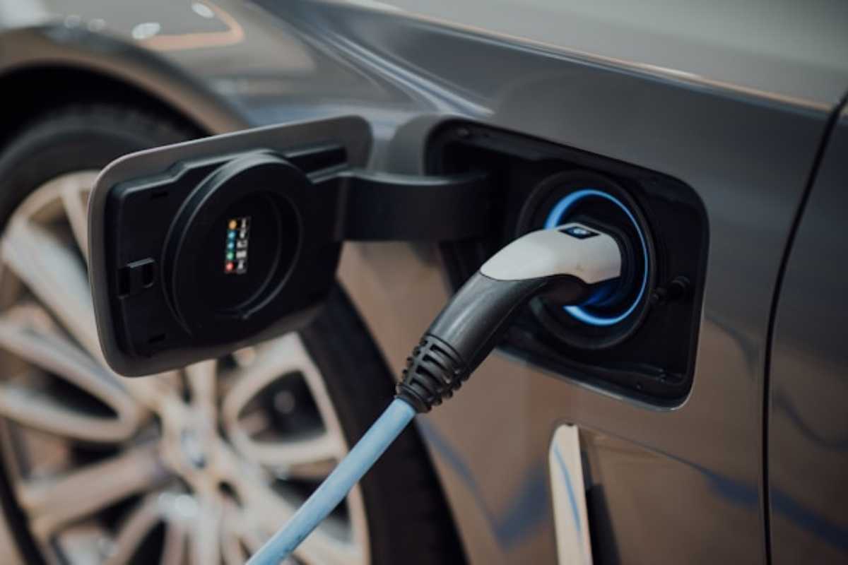 Carros elétricos no Brasil: vale a pena investir agora ou esperar?