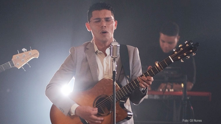 “Não Vivo Sem Tua Presença”, cantor Jessé Brandão lança novo single