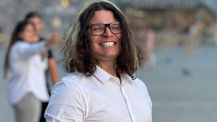 De operador de máquina a mentor milionário: A história real de Daniel Brites