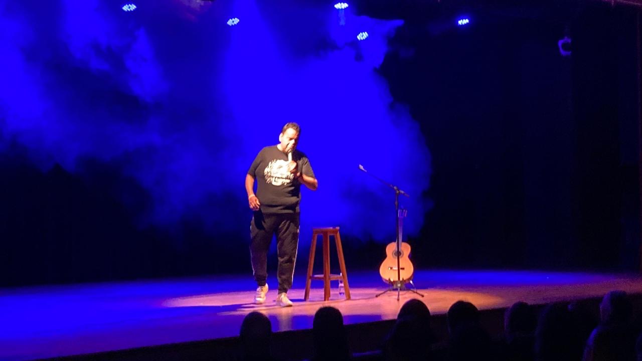 Com mais de uma década compartilhando alegrias, Di Morais vai harmonizar alegria que com suas experiencias de vida.