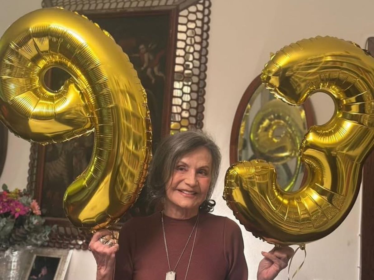 Rosamaria Murtinho comemora 93 anos e é homenageada por amigos e colegas de profissão