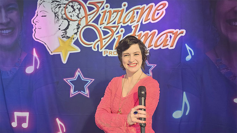 Viviane Vidmar grava sequência de programas no Studio Tô Na Mídia