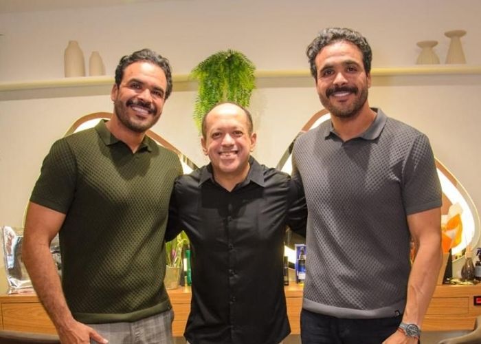 Gêmeos da Construção entregam salão completamente renovado a cabeleireiro escolhido pelo reality