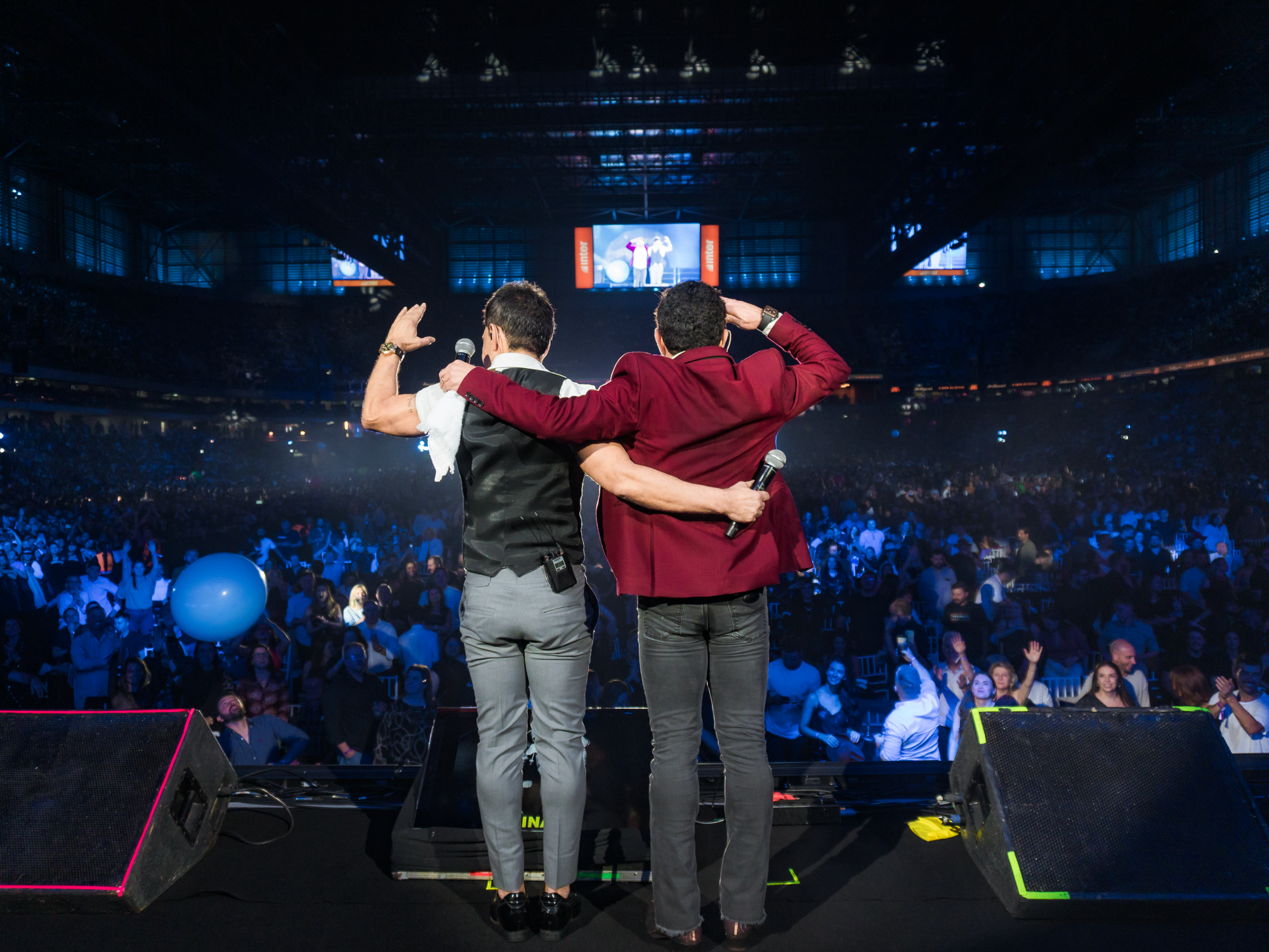 Zezé Di Camargo e Luciano encantam Curitiba com o show “Histórias”