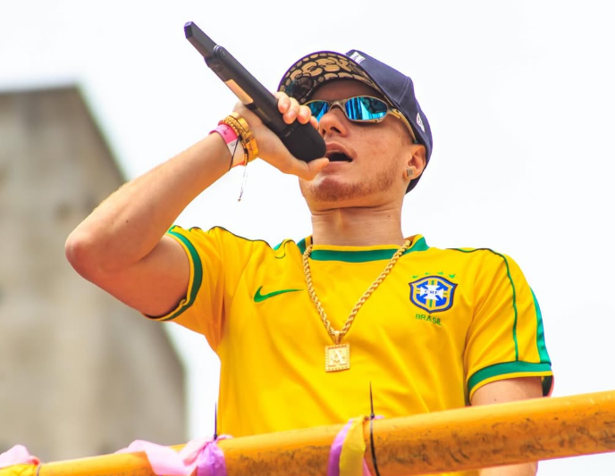 Depois de 21 sessões de quimioterapia, ele escolheu viver no palco: a força de Mc Artistta